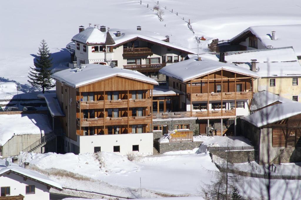 Hotel Edelweiss Malles Venosta Bilik gambar