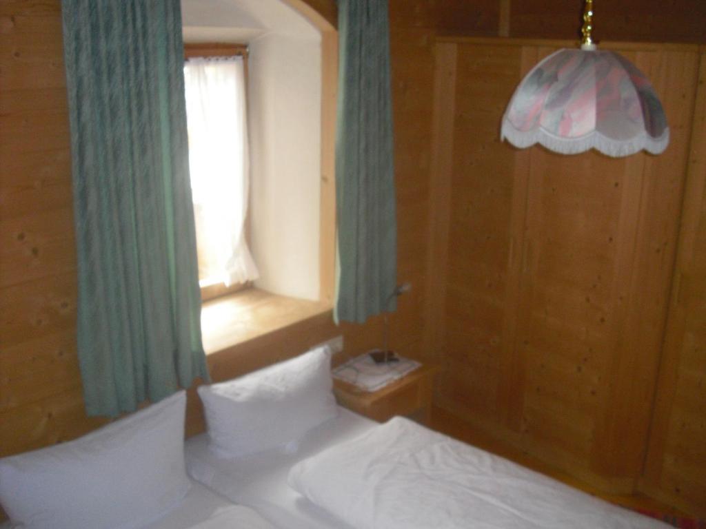 Hotel Edelweiss Malles Venosta Bilik gambar